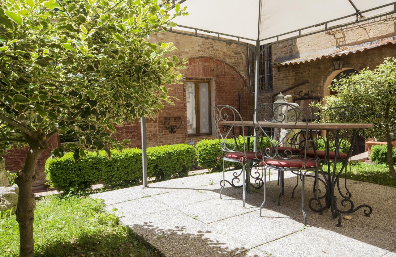 Piazza Paradiso Accommodation Siena Exterior photo