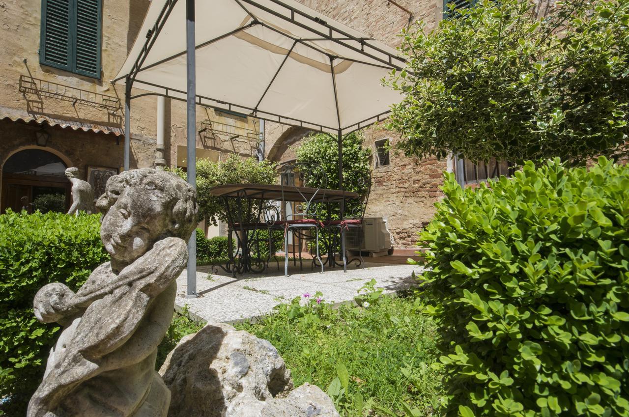 Piazza Paradiso Accommodation Siena Exterior photo