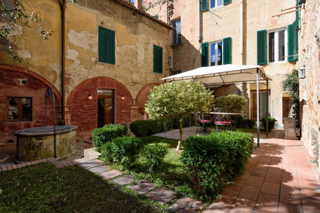 Piazza Paradiso Accommodation Siena Exterior photo