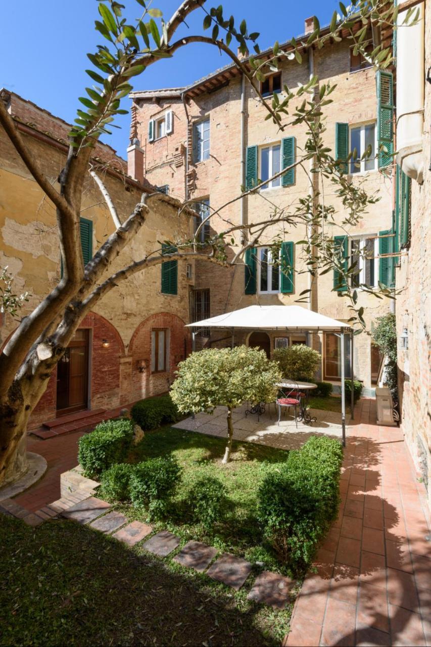 Piazza Paradiso Accommodation Siena Exterior photo