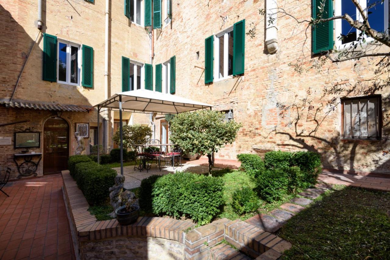 Piazza Paradiso Accommodation Siena Exterior photo